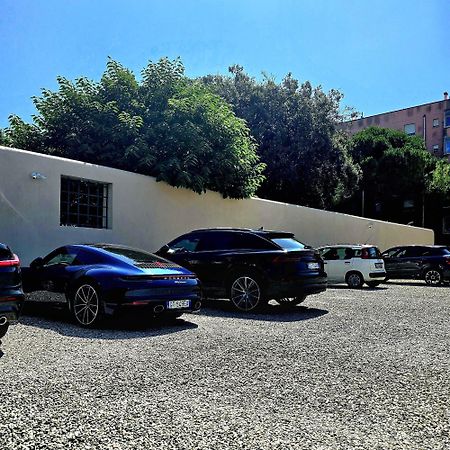 La Villa Apartments - Convenient For Sardinia And Corsica - 4-5 Beds -Private Parking Included With Camera Livorno Exterior foto