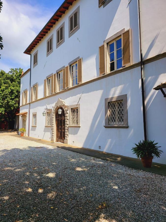 La Villa Apartments - Convenient For Sardinia And Corsica - 4-5 Beds -Private Parking Included With Camera Livorno Exterior foto