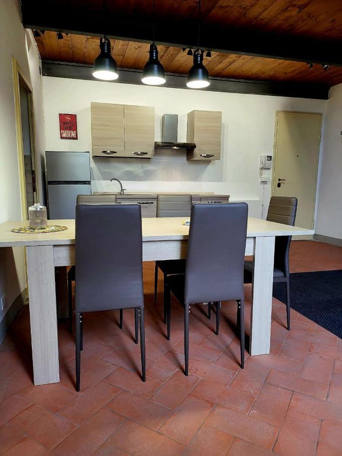 La Villa Apartments - Convenient For Sardinia And Corsica - 4-5 Beds -Private Parking Included With Camera Livorno Exterior foto
