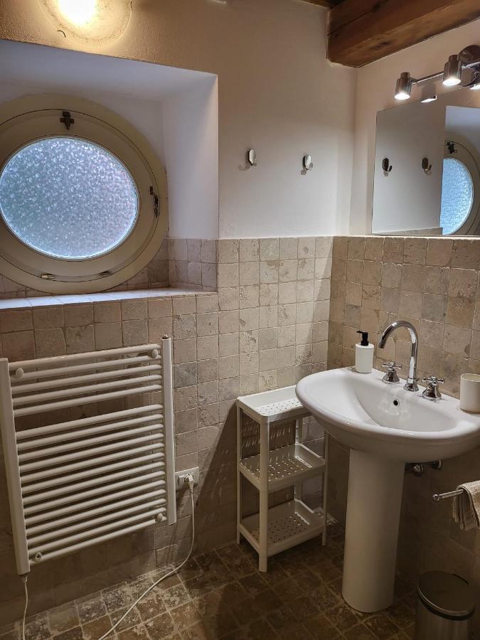 La Villa Apartments - Convenient For Sardinia And Corsica - 4-5 Beds -Private Parking Included With Camera Livorno Exterior foto