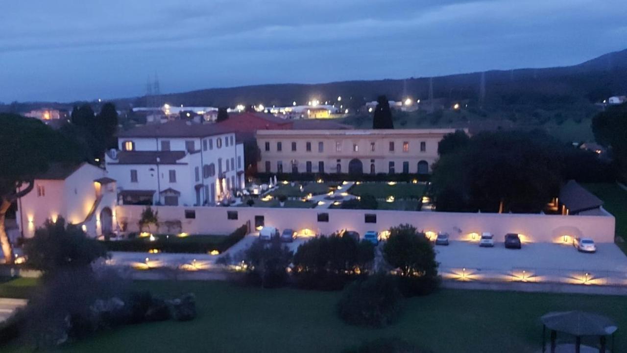 La Villa Apartments - Convenient For Sardinia And Corsica - 4-5 Beds -Private Parking Included With Camera Livorno Exterior foto
