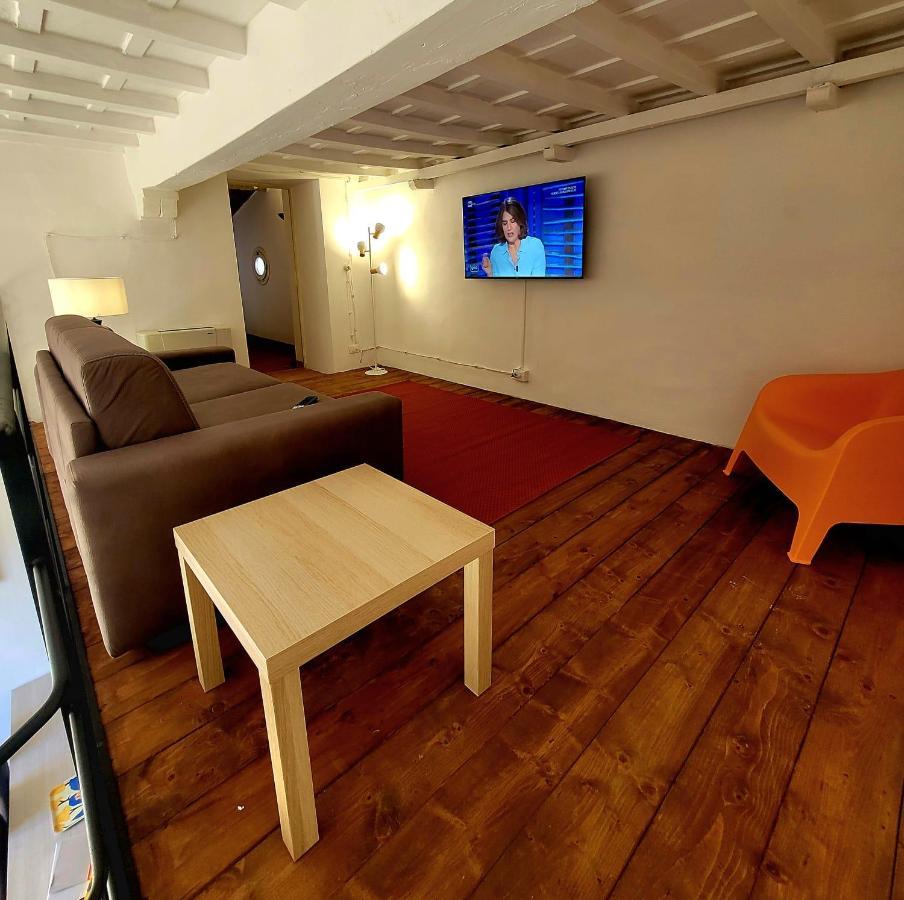 La Villa Apartments - Convenient For Sardinia And Corsica - 4-5 Beds -Private Parking Included With Camera Livorno Exterior foto