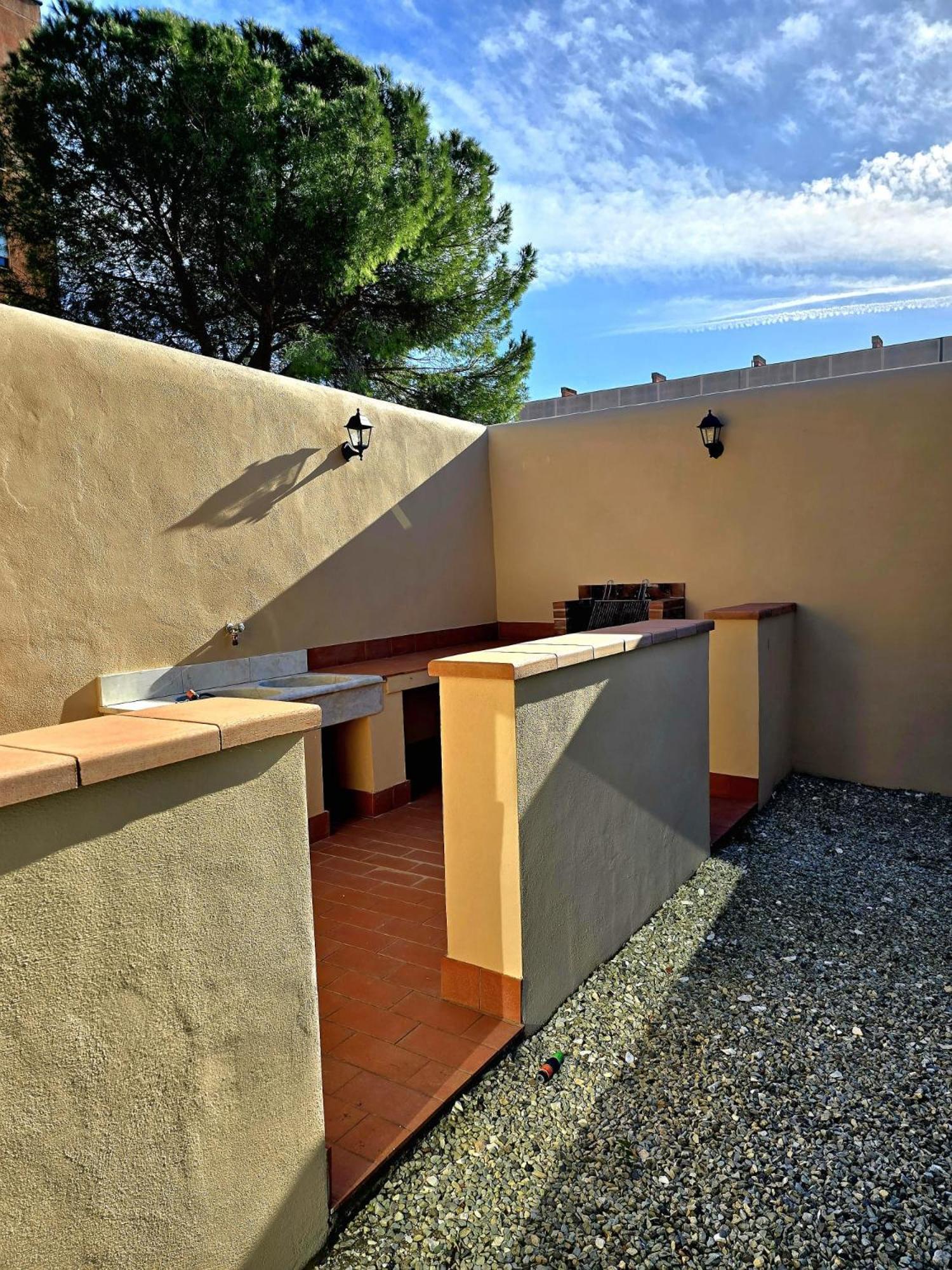 La Villa Apartments - Convenient For Sardinia And Corsica - 4-5 Beds -Private Parking Included With Camera Livorno Exterior foto