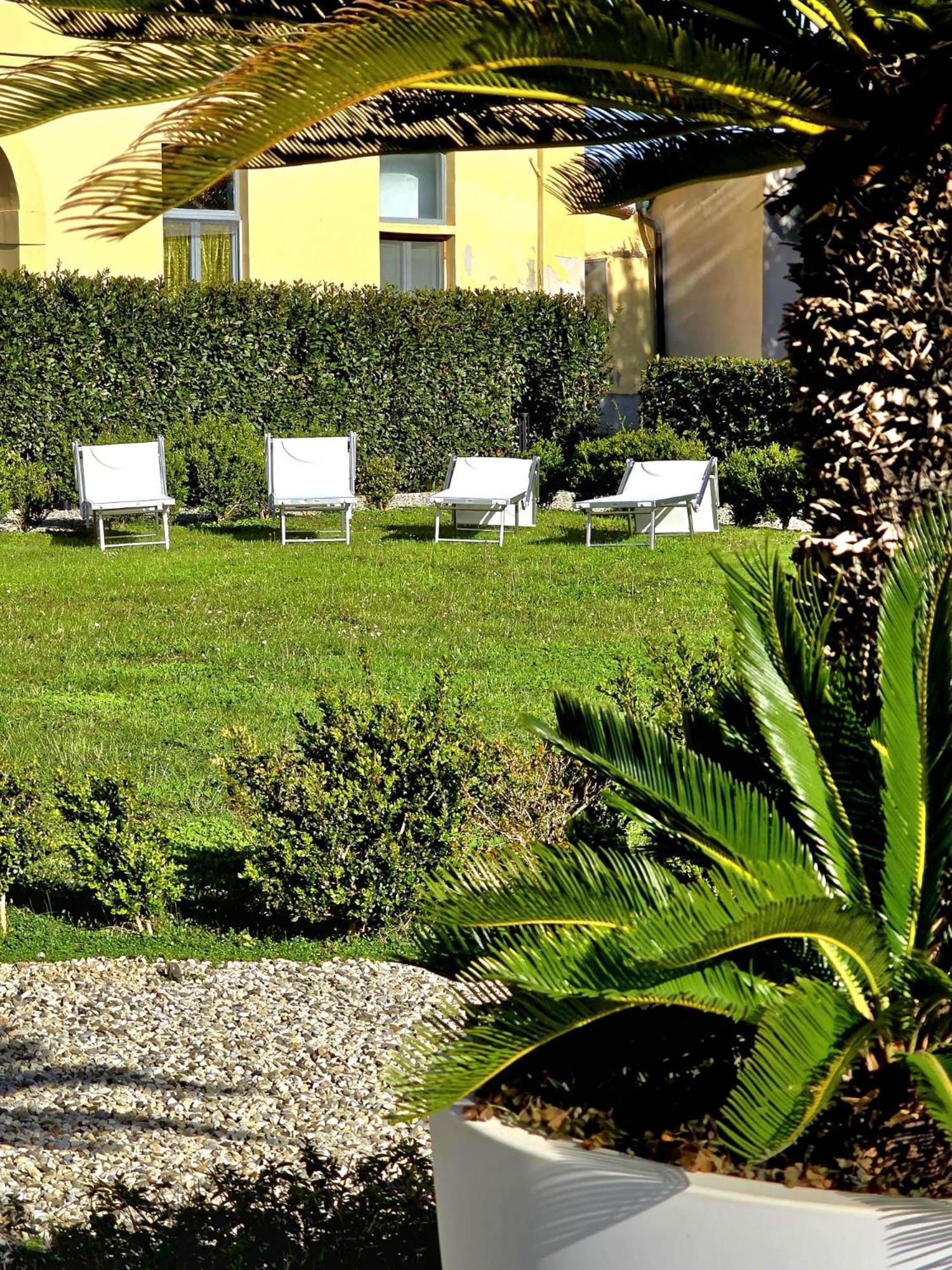 La Villa Apartments - Convenient For Sardinia And Corsica - 4-5 Beds -Private Parking Included With Camera Livorno Exterior foto