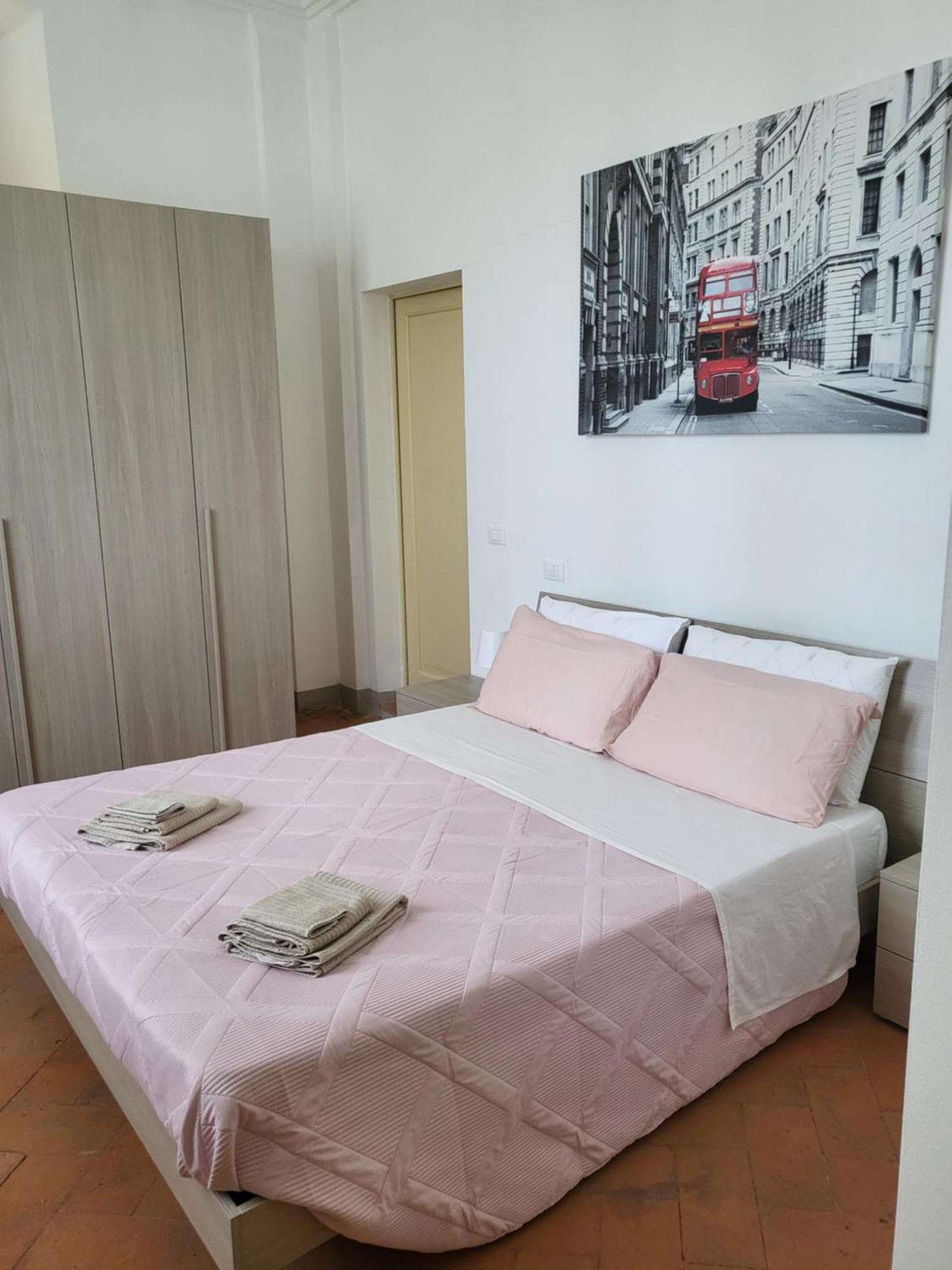 La Villa Apartments - Convenient For Sardinia And Corsica - 4-5 Beds -Private Parking Included With Camera Livorno Exterior foto